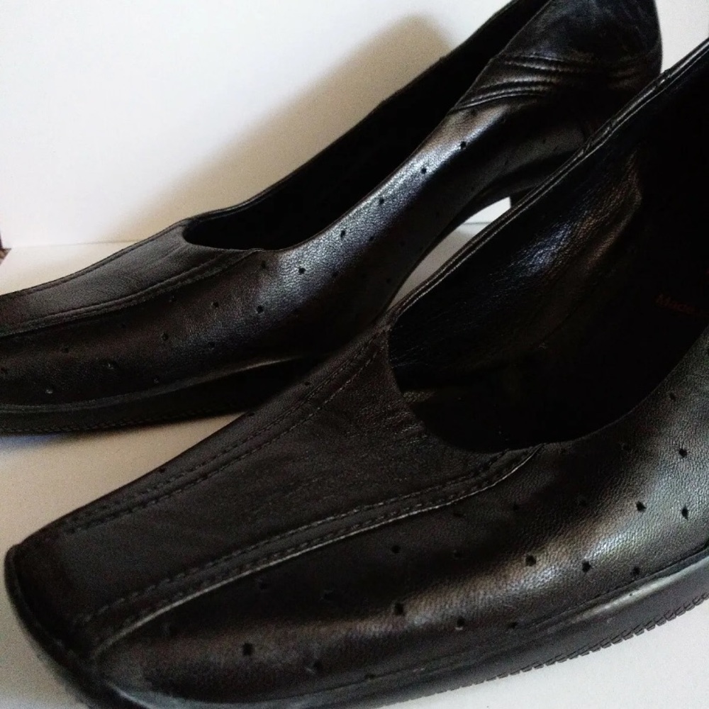 Prada shoes Authentic - Picture 3 of 5